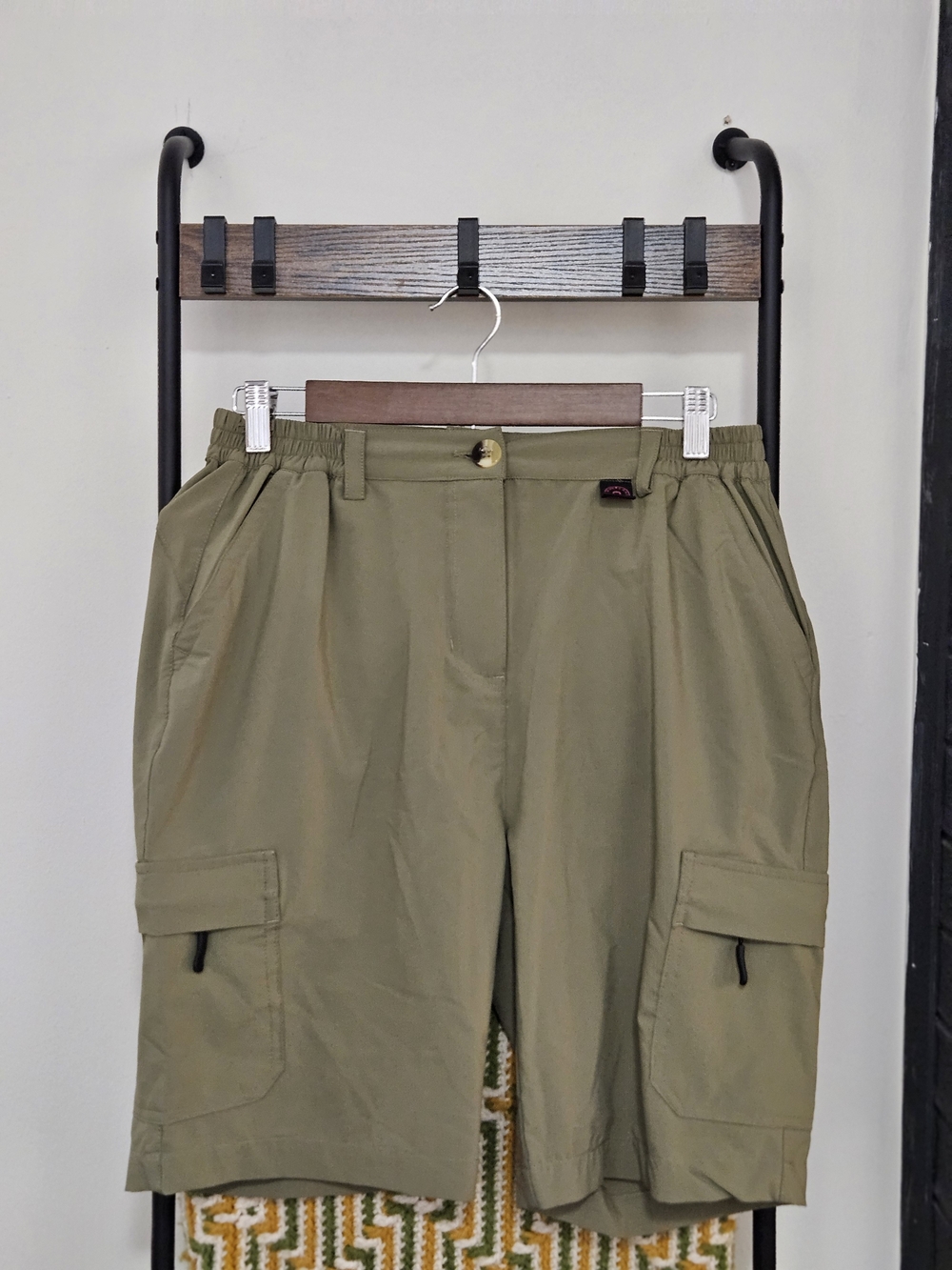 Stretch Waist Olive Cargo Shorts with Utility Pockets
